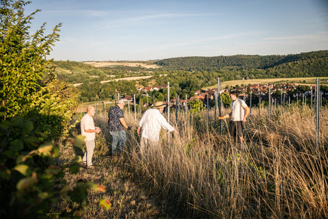 Thomas und Teilnehmer Trüffeljagd auf den Trüffelflächen im Enzkreis