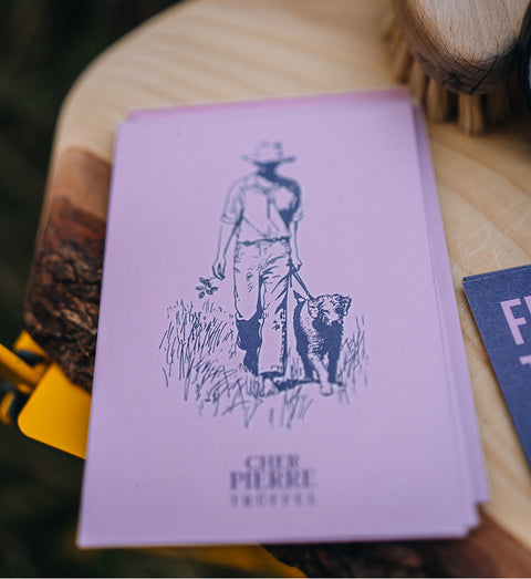 Cher Pierre Event-Flyer mit Illustration von Trüffelsucher und Trüffelhündin
